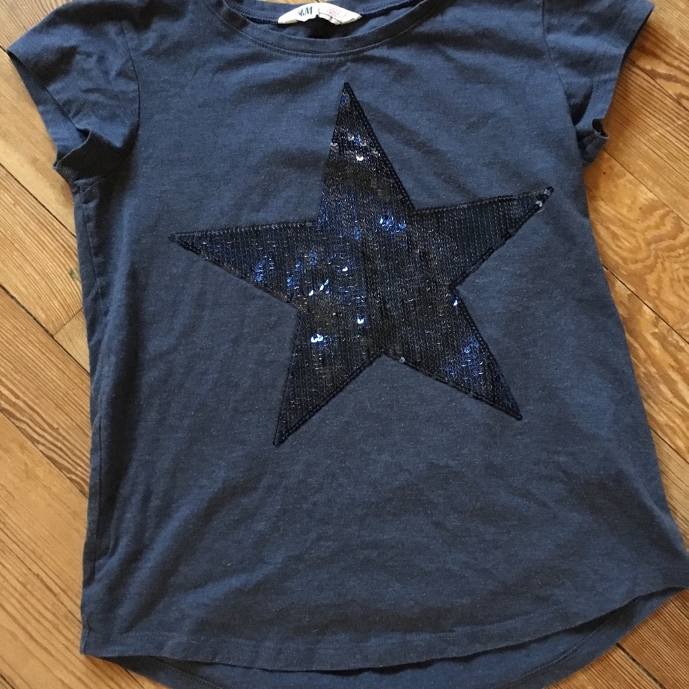 Girl’s H&M sequence star shirt
